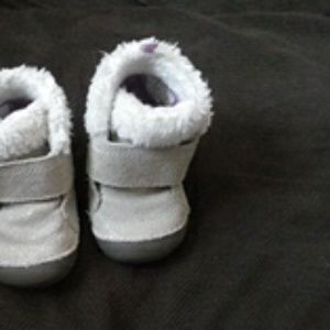 Beigeboots with fur on inside